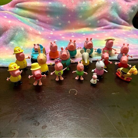 Peppa pig lot figures - Picture 1 of 8
